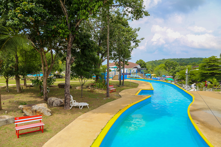 หาดใหญ่สงขลา วันหยุดสุดชิลล์ สวนน้ำ Splash Mountain Sea view Water